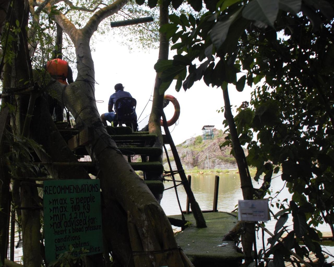 Tadom Hill Resorts Kampong Labohan Dagang Exterior photo